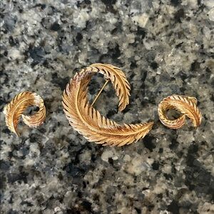 Vintage Elegant Gold Leaf Jewelry Set - Clip-on earrings